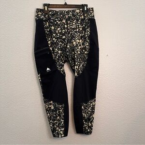 Burton women’s multipath leggings winter size Large w/ side zipper pockets